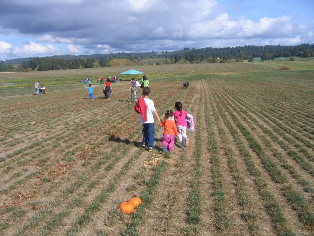 allyhaskelleandhercousinandreiinthefarm.jpg
