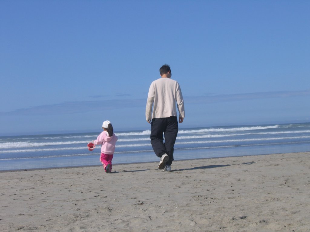 dadandallyheadofftothewaves.jpg