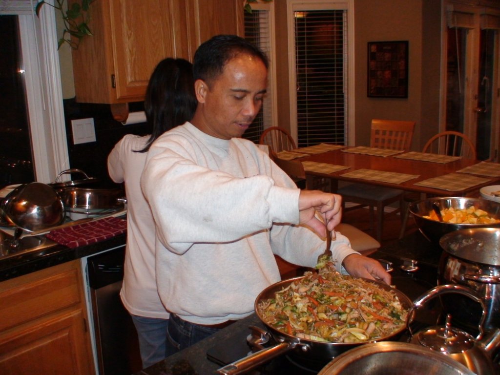 oscarpreparespancitnoodles.jpg
