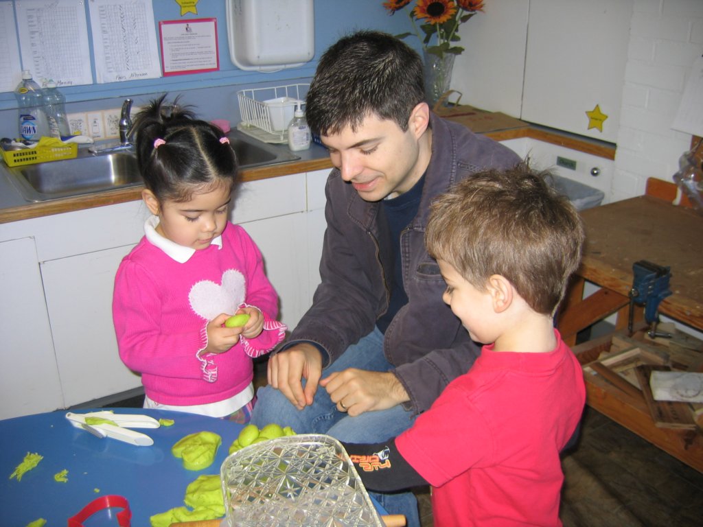 dadvisitsallyspreschool.jpg