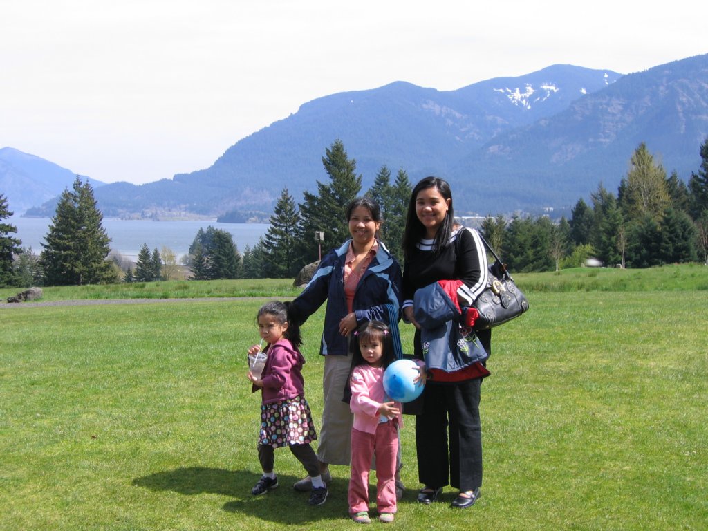 helenmelissaandthekids.jpg