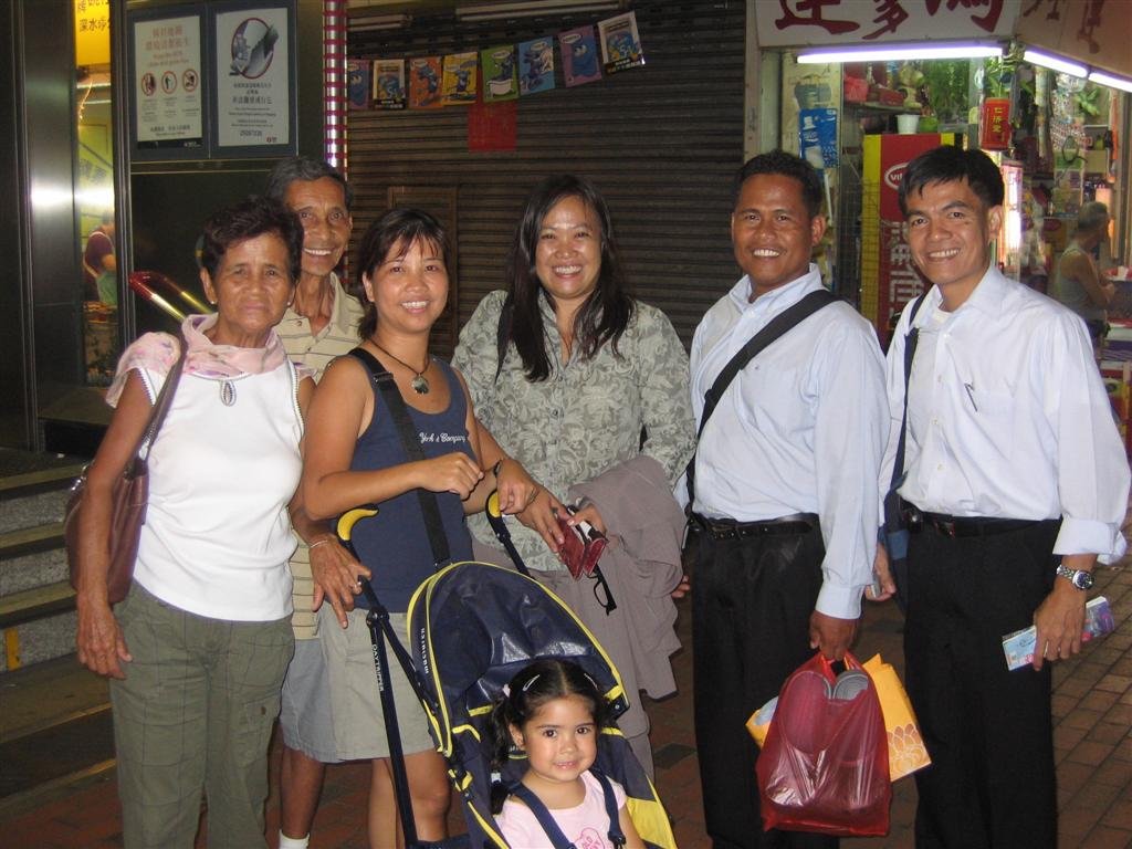 helenhasachancemeetingwithsomepeoplesheknewinthephilippines.jpg
