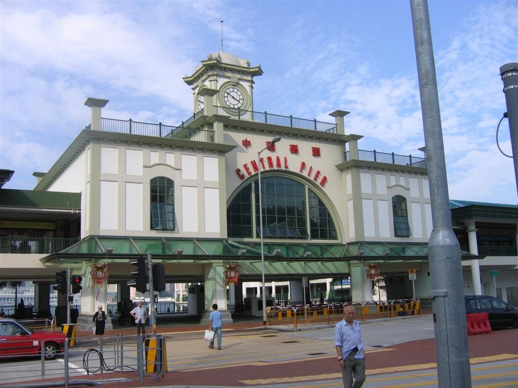 thecentralpierwhereyoucantakevariousferries.jpg