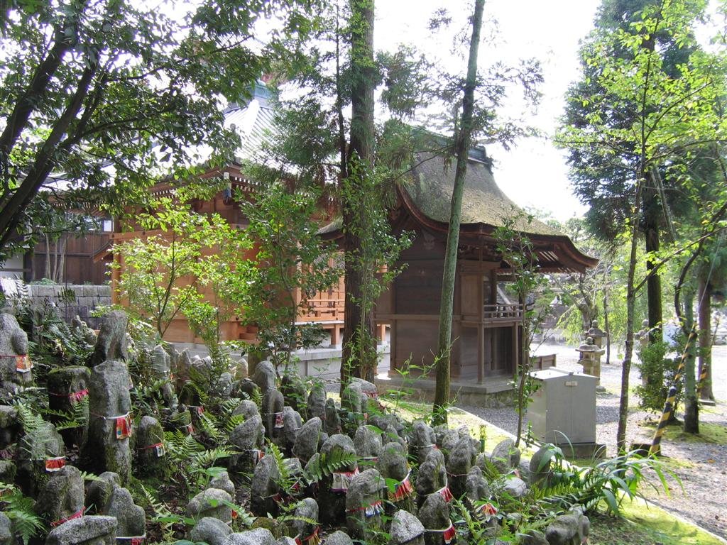 statuesandbuildings.jpg