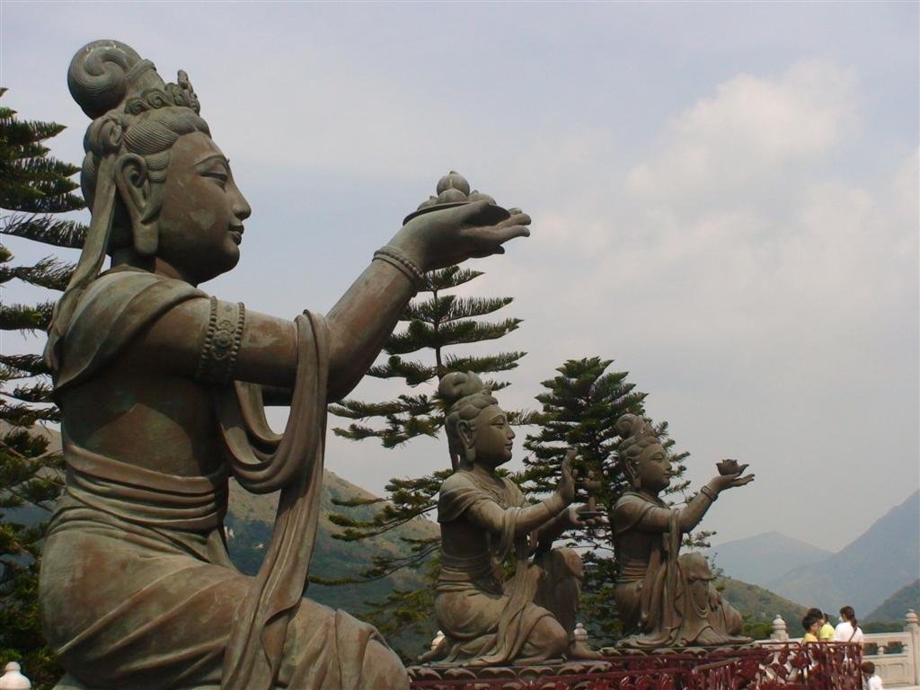 anothersmallerstatue3.jpg