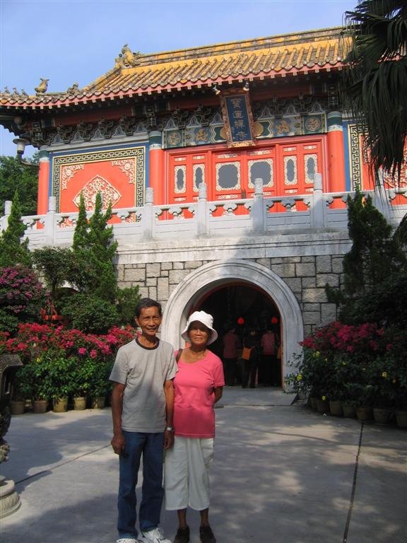 tatayandinanginfrontofthemonastery.jpg