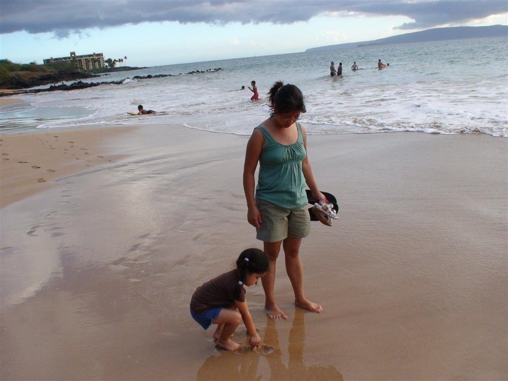 allyandmomatthebeach.jpg