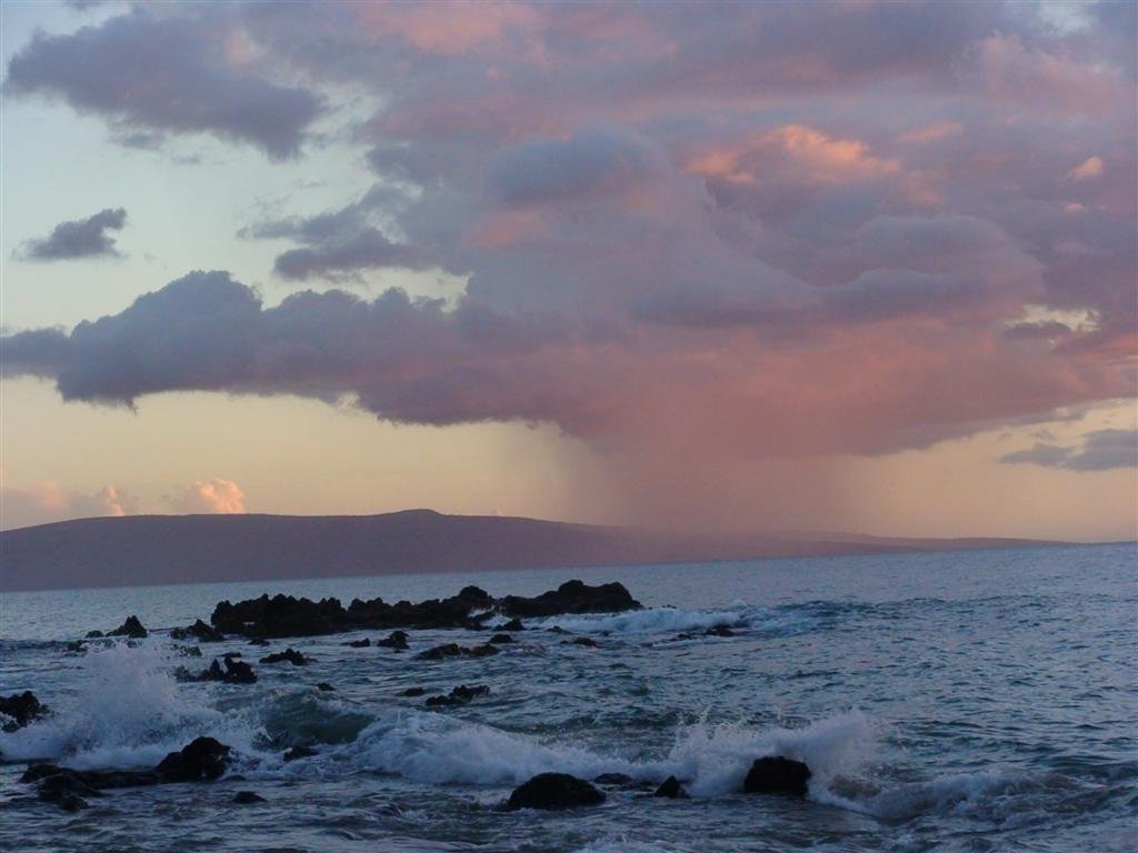 therewasthisinterestingcloudactivitywherethecloudsstretcheddowntothewaterinoneplace.jpg