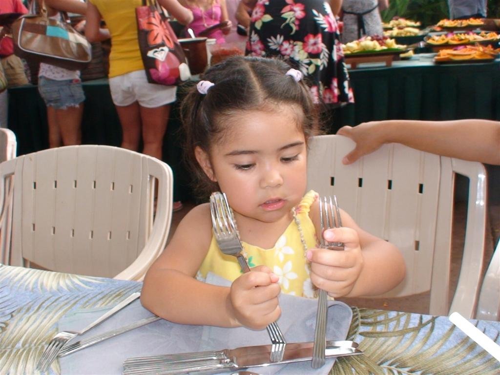 allyconsidersusingtwoforkstoeattwiceasfast.jpg