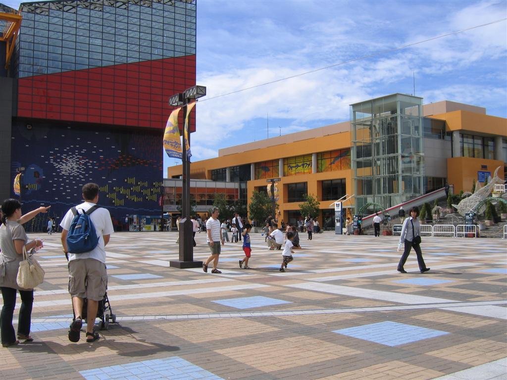 theosakaaquariumthisacquariumshouldntbemissedasithastheworldslargestglassaquariuminititreallyisphenomenalitisalsoquitecrowdedsotimeyourvisitwell.jpg