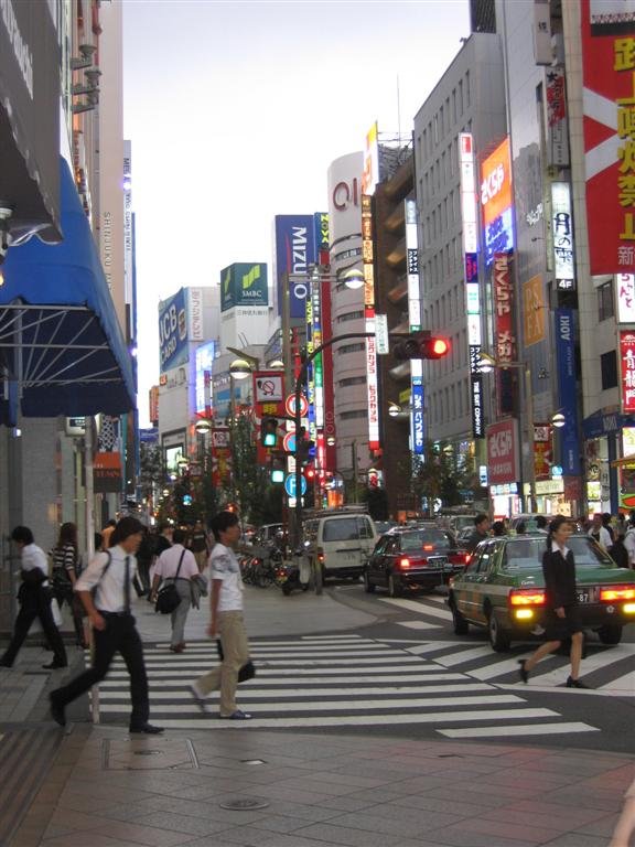 peoplewalkingaroundshinjuku.jpg