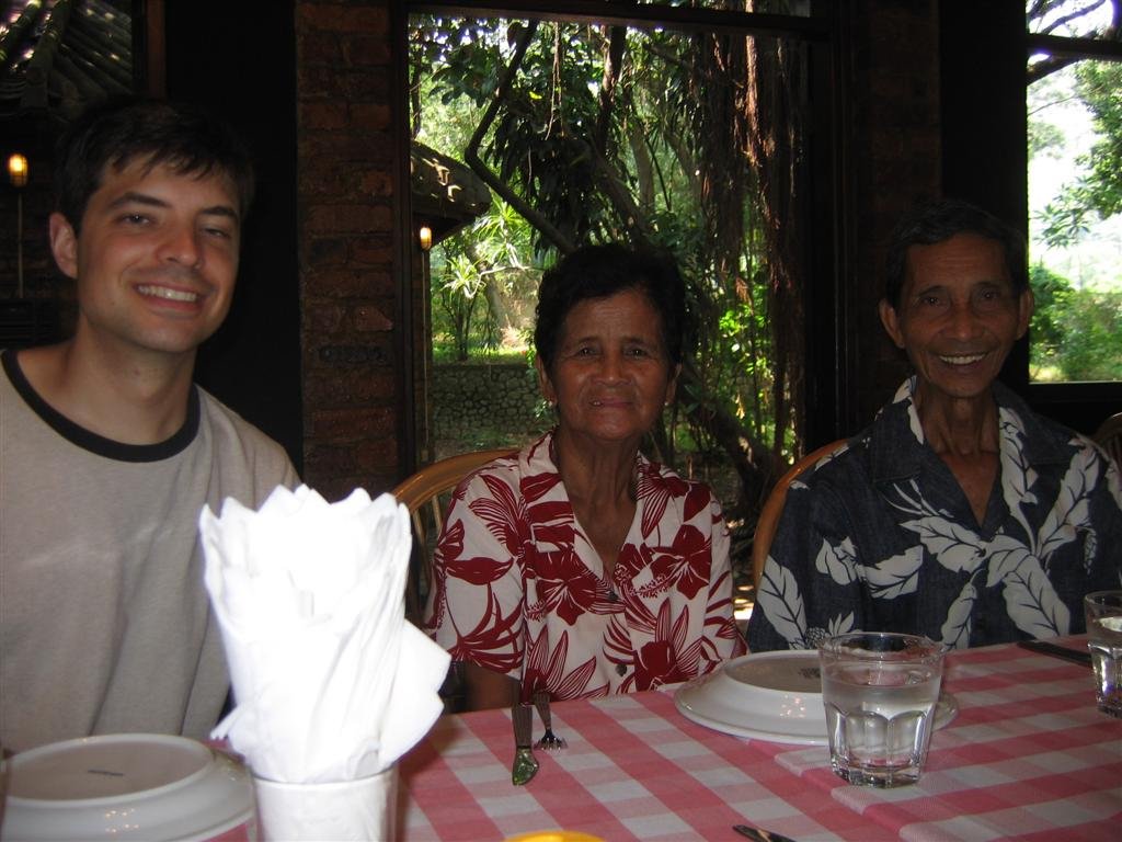 wehadlunchatawonderfulportugeusrestaurantitiscalledfernandosandwehighlyrecommenditeverythingwastasty.jpg